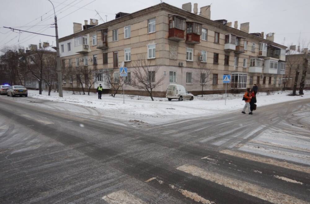 В Северодонецке "МАЗ" и Lanos не поделили дорогу: в ДТП пострадала женщина-пешеход