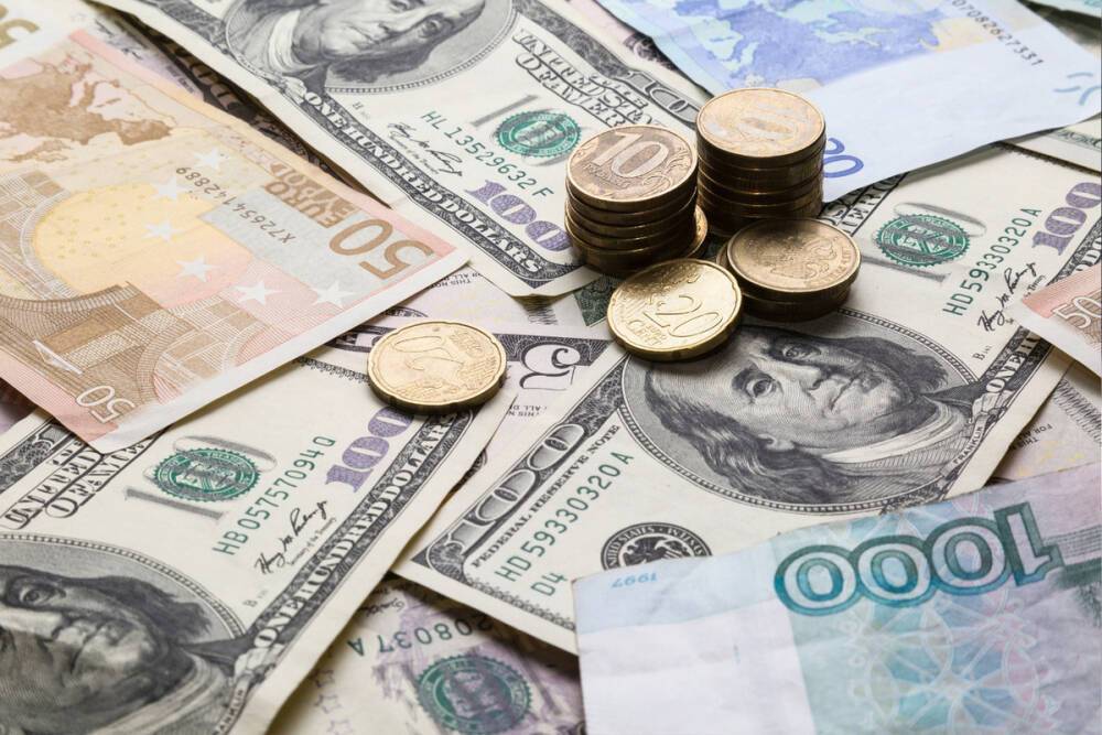 Экономист оценил угрозу Байдена запретить долларовые операции для российских банков