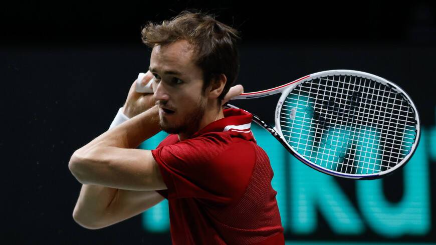 Медведев одолел австралийца Ника Кирьоса и пробился в третий круг Australian Open