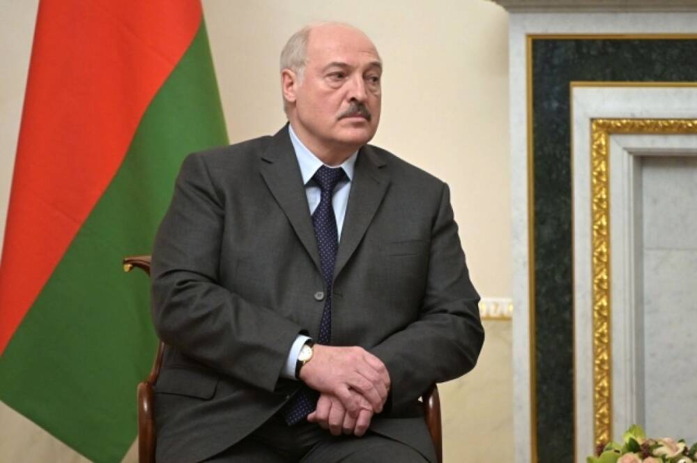 Лукашенко заявил, что вновь перенес ковид после заражения омикрон-штаммом