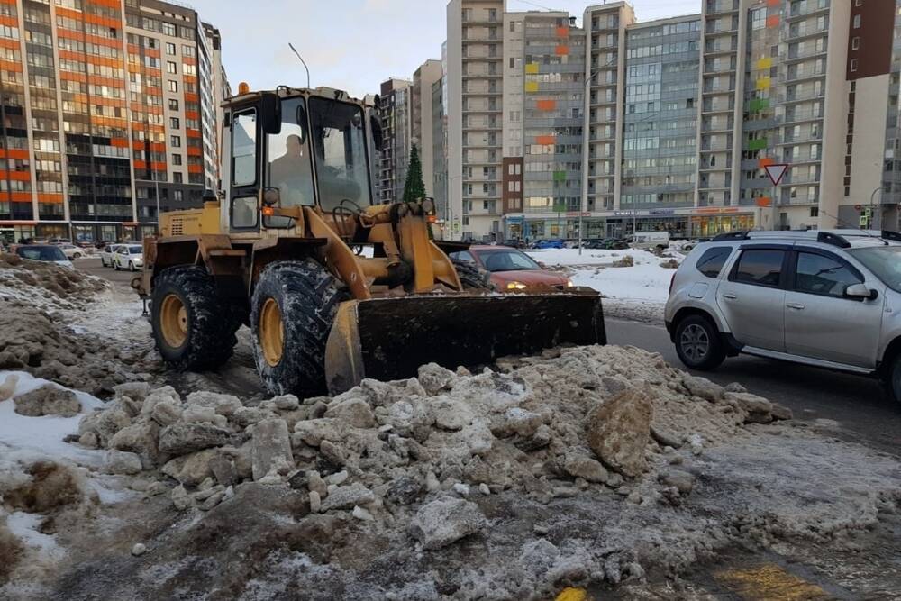 Снега и наледи в Кудрово стало меньше на 2000 кубометров