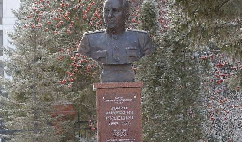 В Новосибирске поставили памятник участнику сталинских репрессий