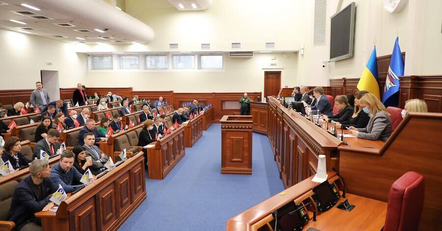 Киевсовет обратился к Зеленскому из-за "преследования" Порошенко, на заседании выступила даже супруга экс-президента