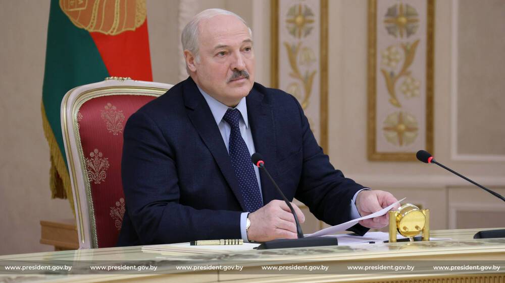 Новости медицины от Лукашенко: Омикрон – не вирус