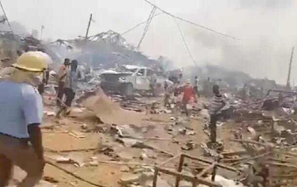 В Гане произошел мощный взрыв: разрушены сотни зданий, есть погибшие