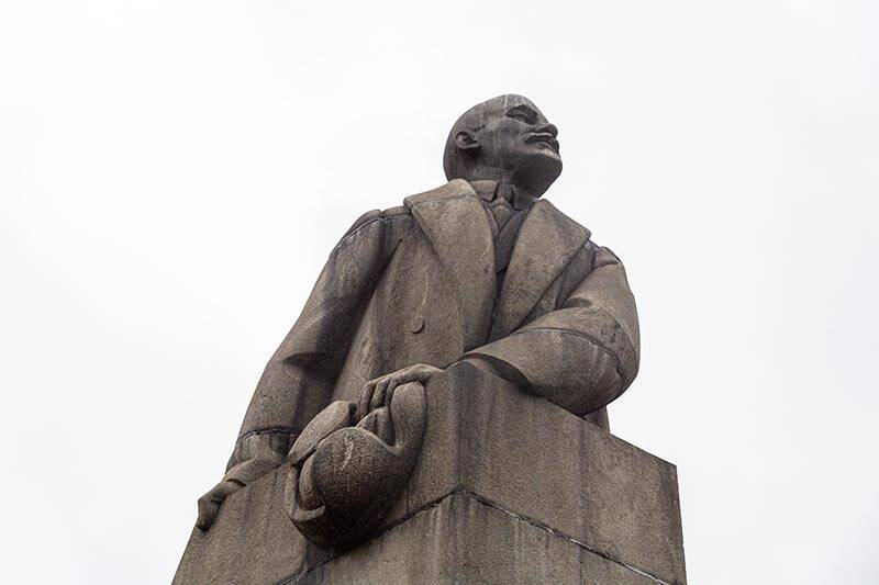 На Украине выставили на аукцион памятник Ленину