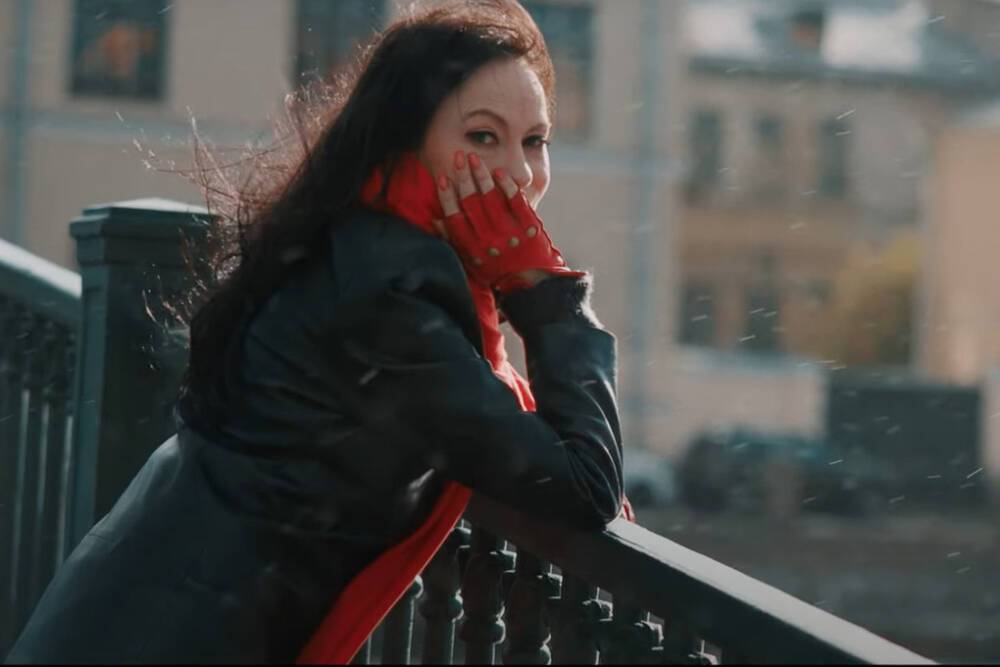 Марина Хлебникова после выписки из больницы презентовала клип о Петербурге