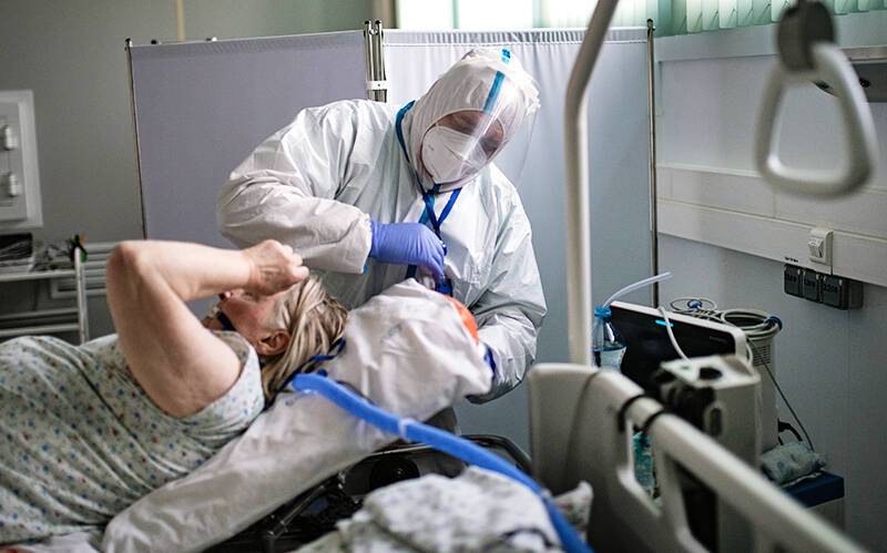 В России за сутки госпитализировали 9136 человек с коронавирусом