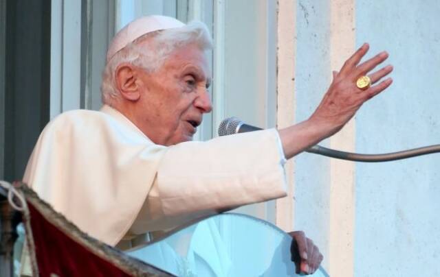 Насильники в церкви: Бенедикта XVI обвинили в бездействии