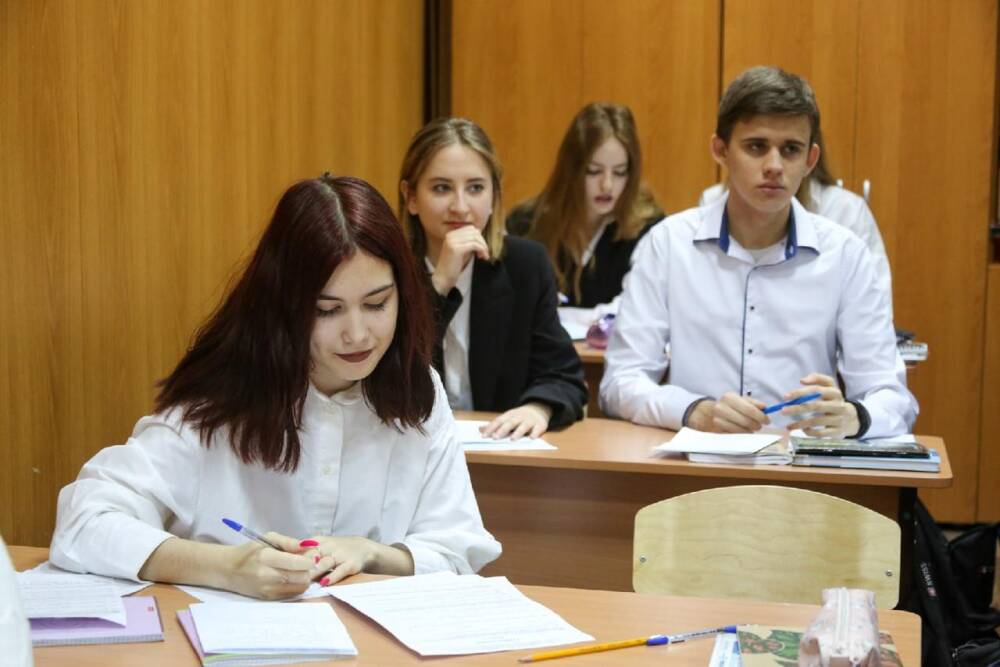 В Новосибирске школу № 207 полностью перевели на дистант из-за вирусов