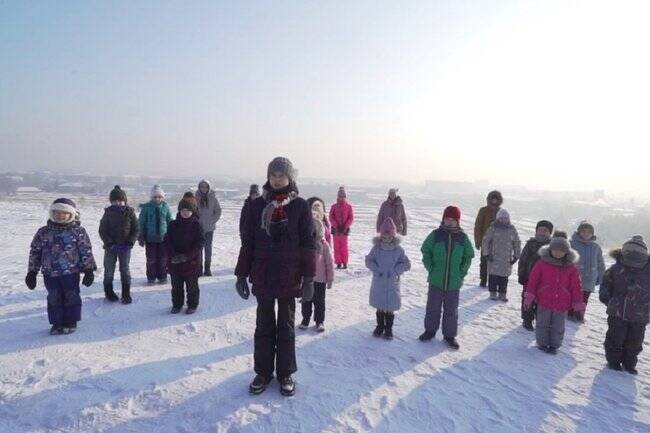 Снежки черные, а снеговики серые: дети в Минусинске пожаловались Путину на экологию