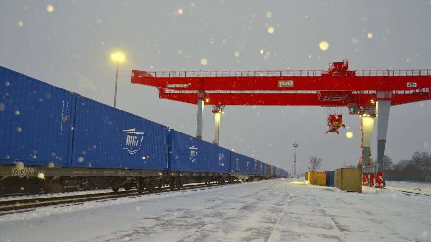 ТЛЦ "Восток - Запад" под Калининградом принял первый контейнерный поезд с грузами из Китая