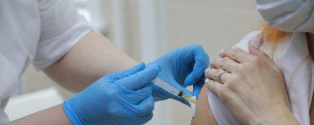В Минздраве России изменили список противопоказаний к COVID-прививке в 2022 году