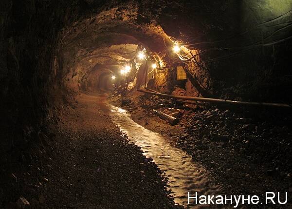 В Кузбассе срочно эвакуировали горняков с шахты "Комсомолец"