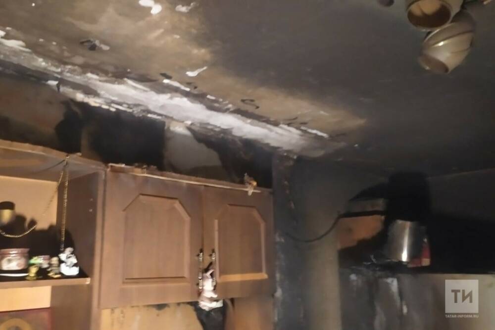 Пожарные спасли мужчину из горящей квартиры в Зеленодольске