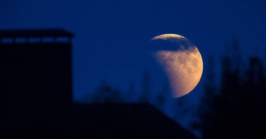 Астрологи назвали самое опасное затмение 2022 года: майская "кровавая луна"