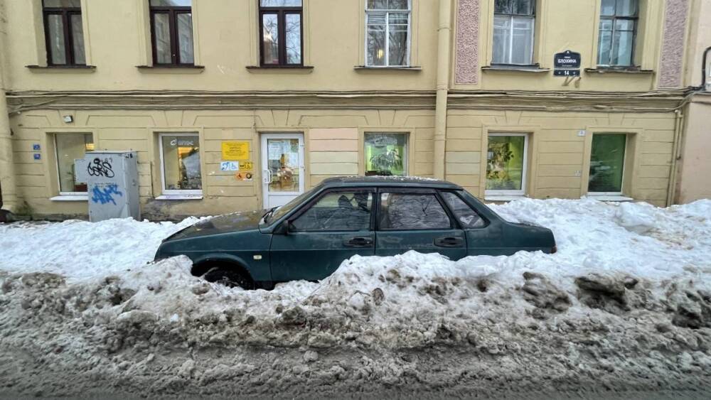 На дорогах в Василеостровском районе не замечено ни одной снегоуборочной машины