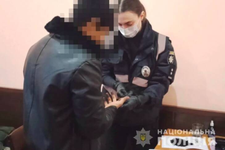 "Ждали ночи и шли искать "добычу": в Одессе задержали серийных грабителей