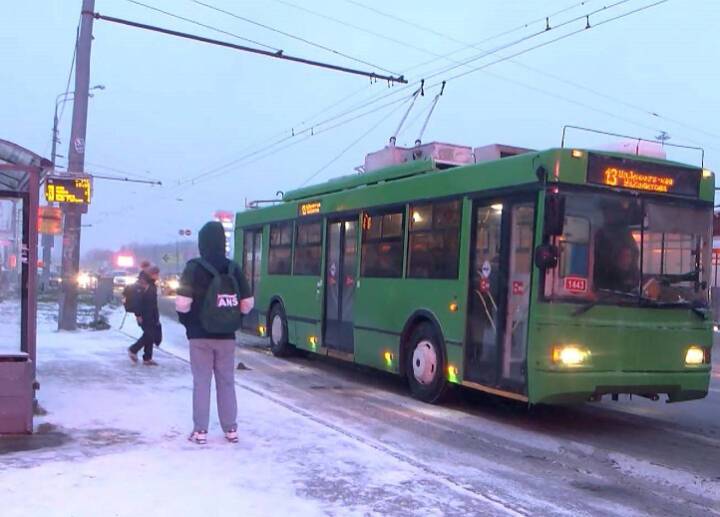 Пенсионерку в Казани зажал дверями и протащил троллейбус, женщина погибла