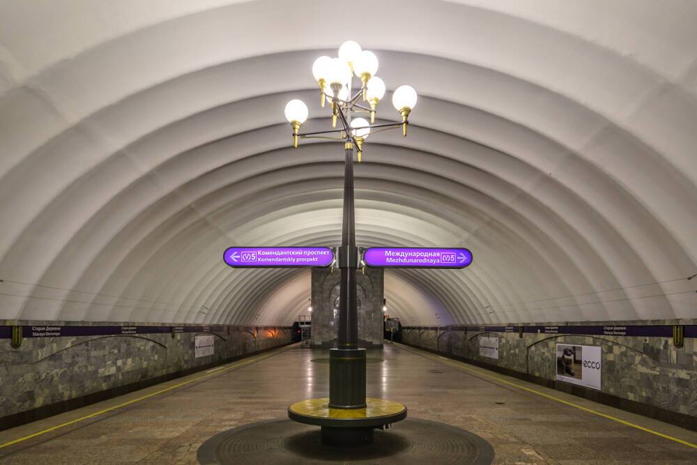 В Петербурге загорелась станция метро