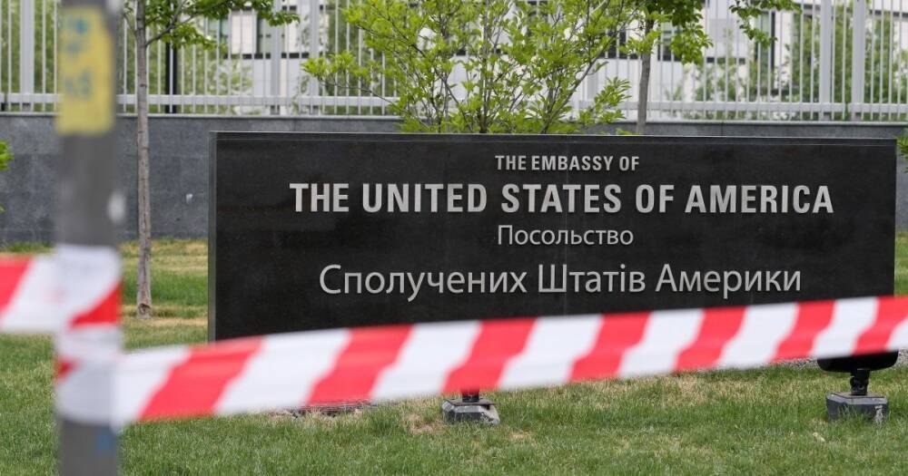 США начнет эвакуацию семей дипломатов из Украины в понедельник, - СМИ