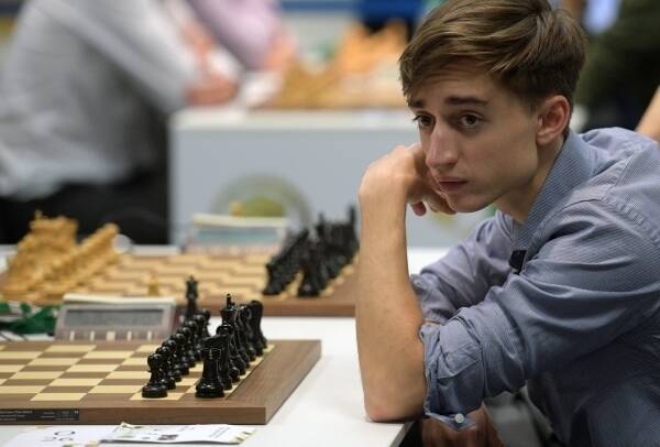 Российский шахматист Даниил Дубов проиграл турнир из-за отказа надеть маску