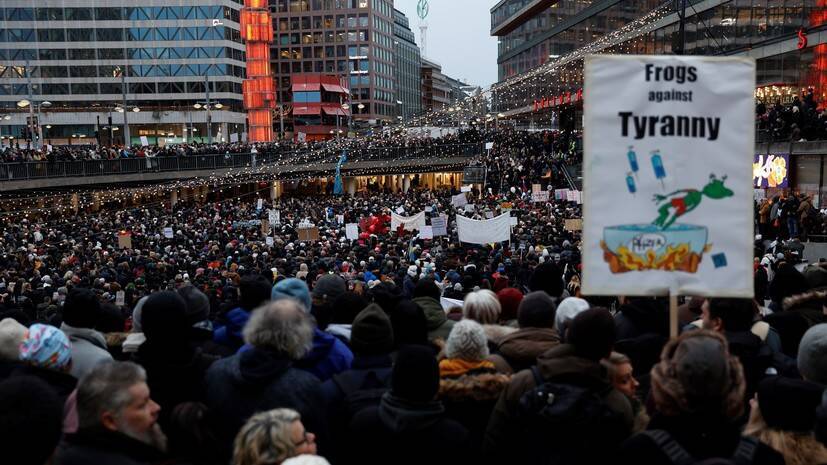 В Швеции прошли протесты против введения ковид-паспортов и новых ограничений