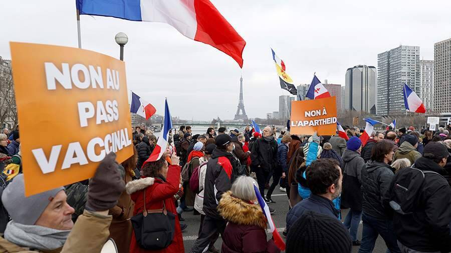 На протест против COVID-пропусков во Франции вышли почти 40 тыс. человек