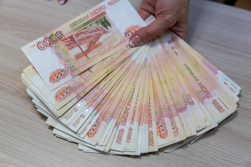Деньги придут на карту: кто получит 11000 рублей от соцзащиты до 24 января