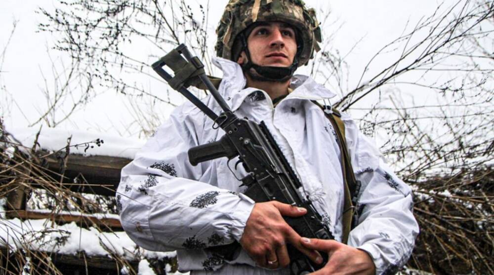 Обстрелы на Донбассе: пострадал украинский военный
