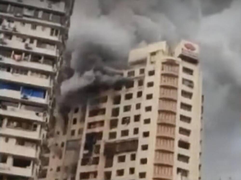 В Индии пожар в многоэтажном здании унес жизни шести человек