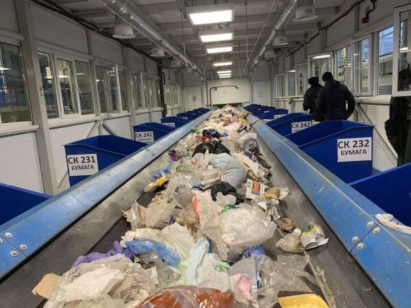 На тюменском мусоросортировочном заводе среди куч мусора найден труп