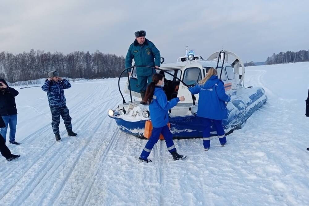 Появились подробности о спасении тонувшего рыбака в Тверской области