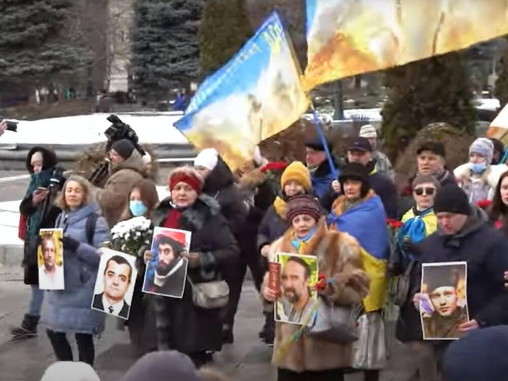 В Киеве прошло шествие в память о первых Героях Небесной Сотни