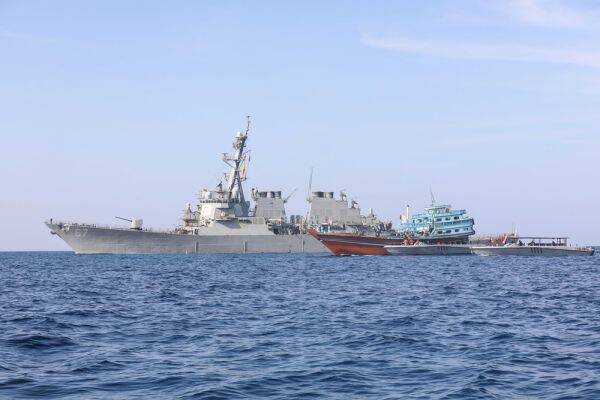 США захватили иранское судно в Оманском проливе