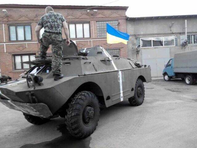 Киевская армия стягивает бронетехнику к линии разграничения в ЛНР