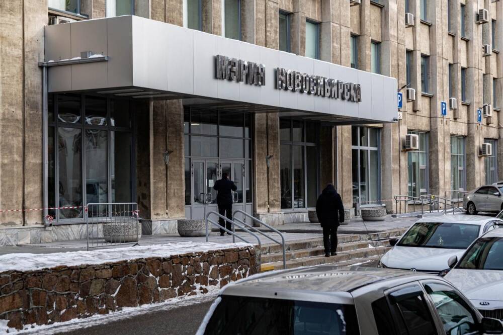 Власти Новосибирска требуют снести часть ресторанного дворика в центре