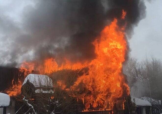 В Зеленограде загорелся ресторанный комплекс