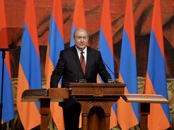 Президент Армении раньше срока ушел в отставку