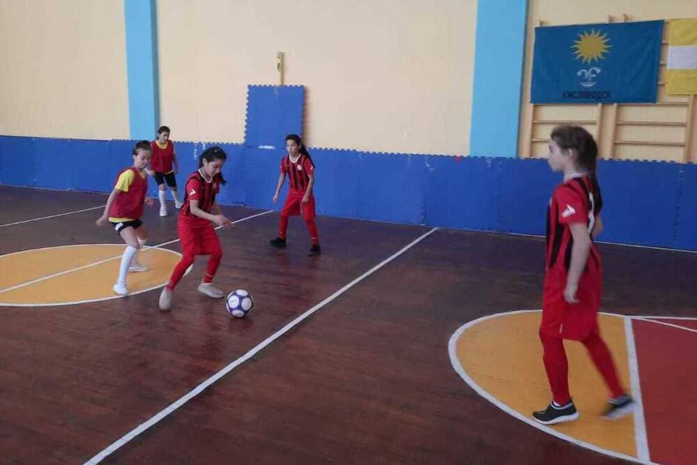 В Кисловодске устроили футбольные матчи между слабовидящими детьми