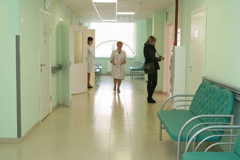 В поликлиниках Петербурга для пациентов с подозрением на коронавирус предусмотрели отдельный вход