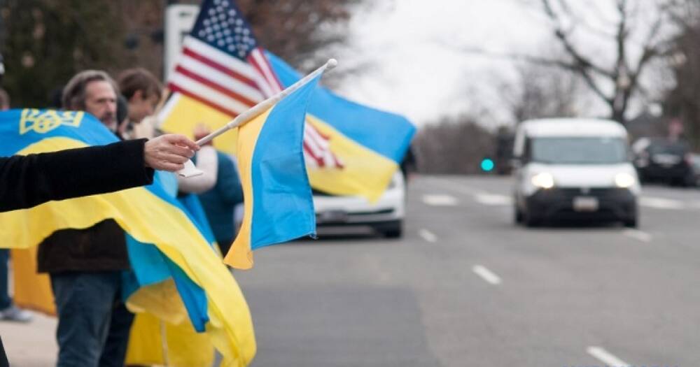"Остановите Путина сейчас": Украинские активисты провели акцию под посольством РФ в Вашингтоне