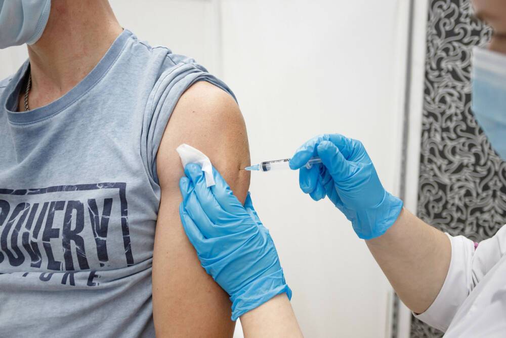 Вакцина «Спутник Лайт» поступила в прививочные пункты Псковской области
