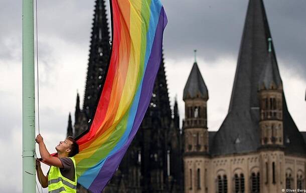 В Германии представители церкви совершили массовый каминг-аут