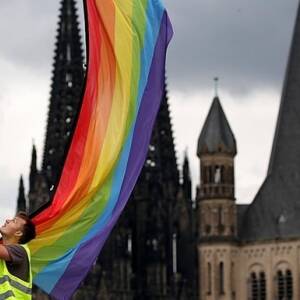 Представители церкви в Германии совершили массовый каминг-аут