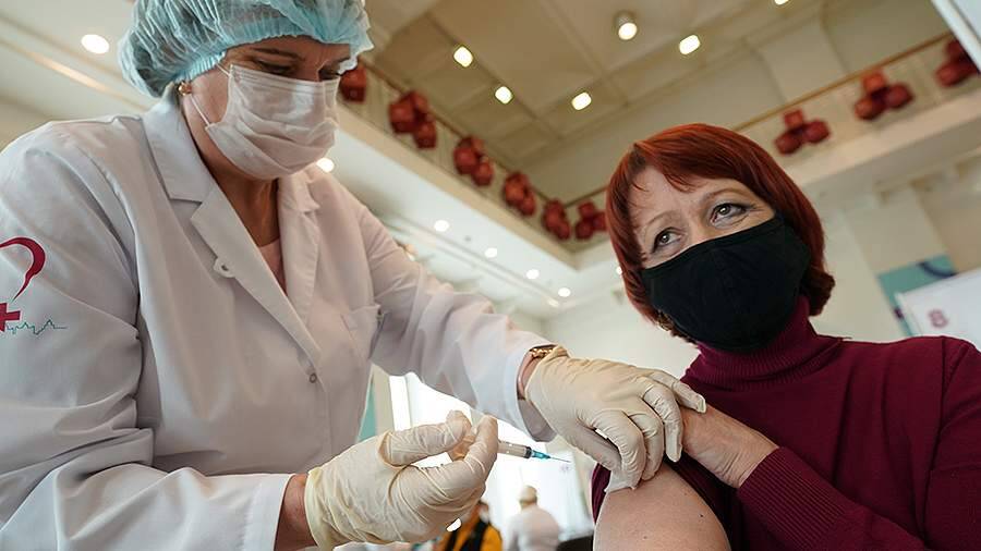 Охват взрослого населения РФ вакцинацией против COVID-19 достиг 70%