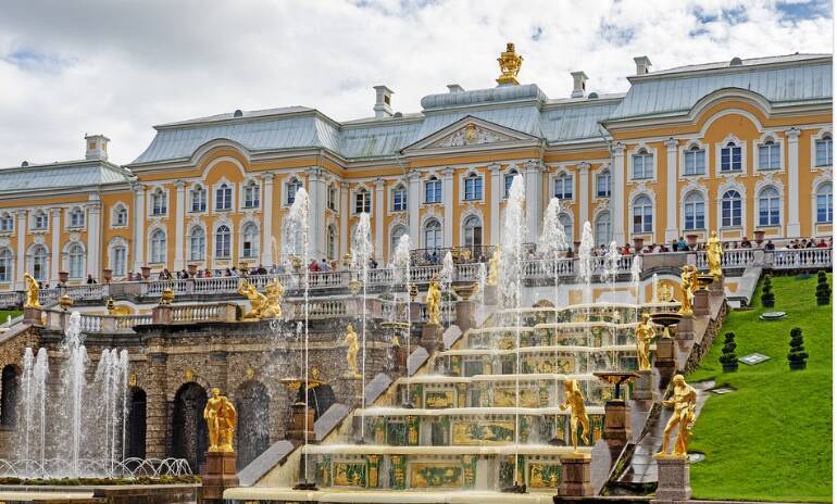 На содержание системы водоканалов к фонтанам Петергофа город выделит 30 млн рублей