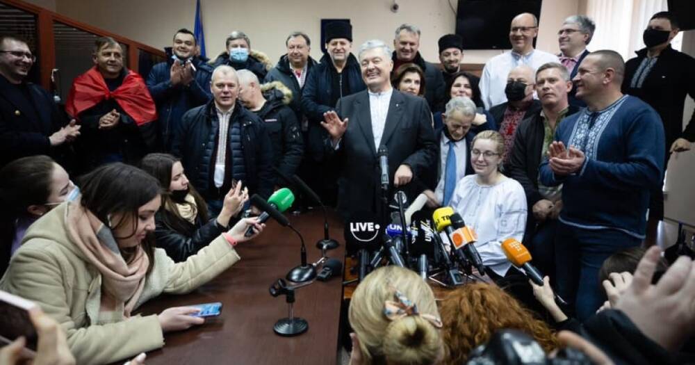 ГБР обвинила Порошенко в несдаче загранпаспортов. Адвокат экс-президента все отрицает (фото)
