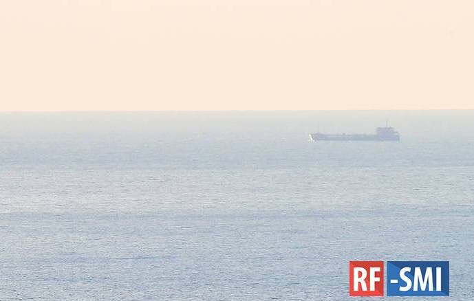 В Черном море на борту танкера с 700 тоннами мазута произошел пожар