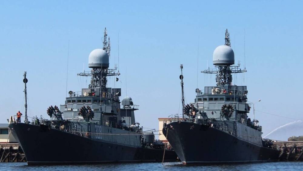 Группа кораблей Балтийского флота вышла на учения в море